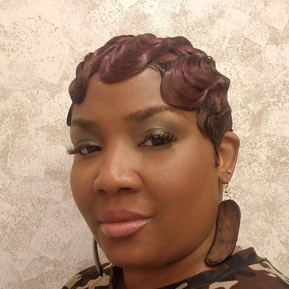 Meet your Posher, Lakisha - Picture 1 of 1